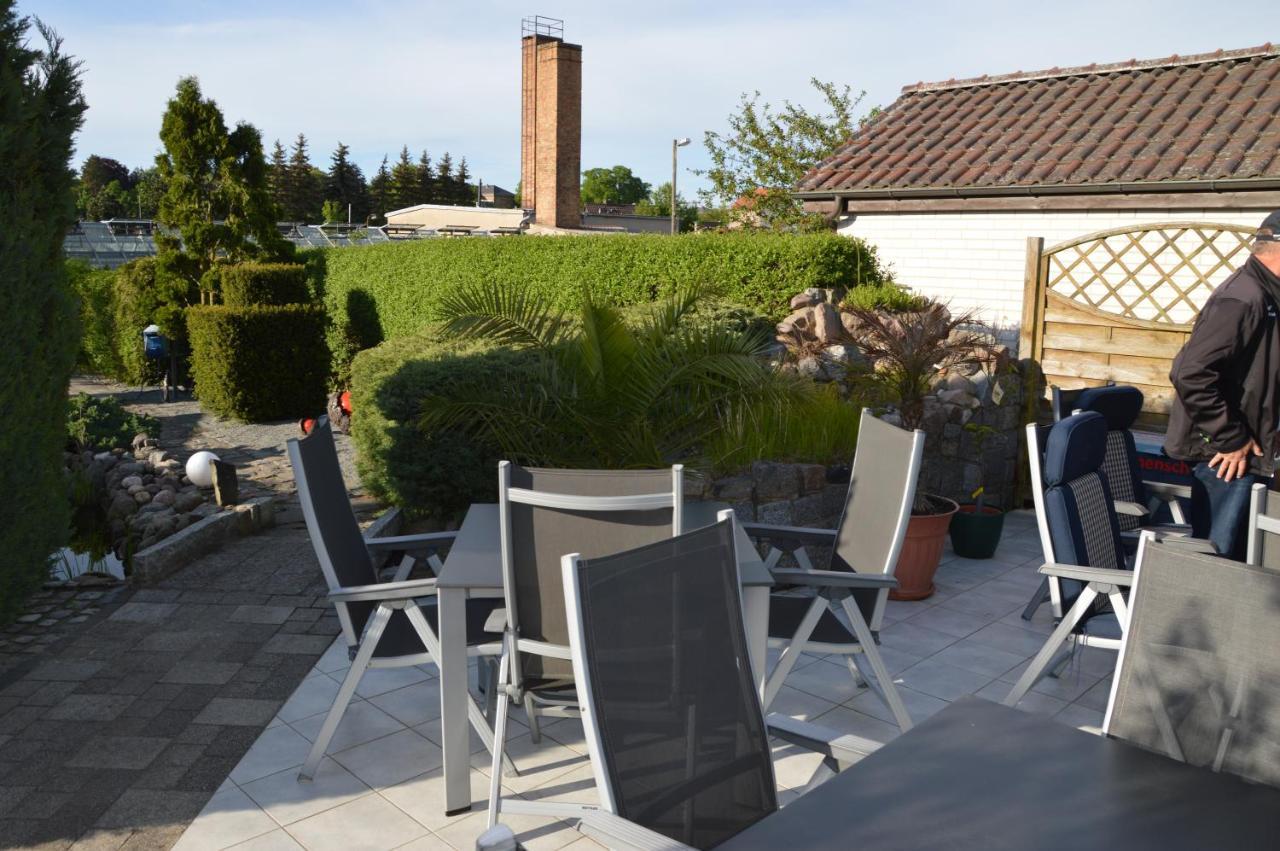 Pension zum Yachthafen Waren  Exterior foto